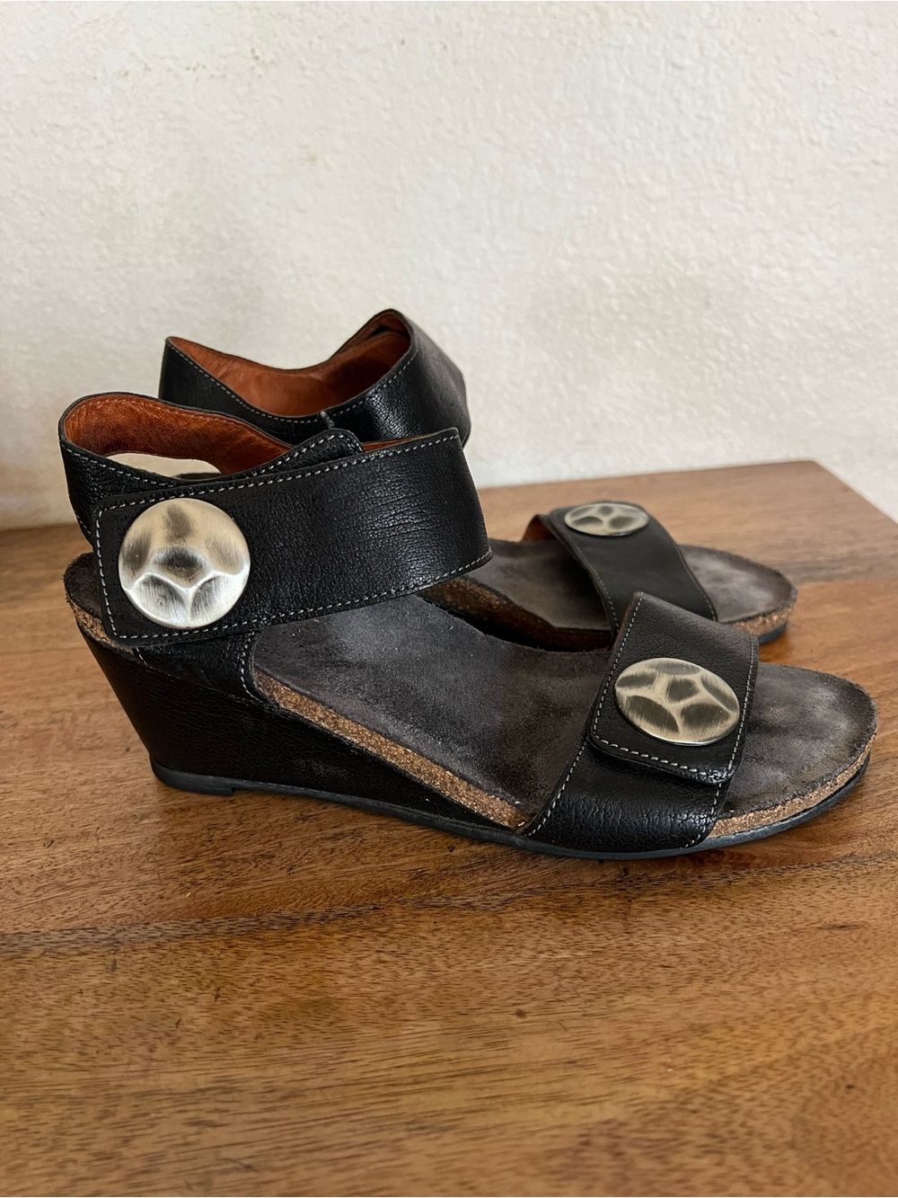 TAOS Carousel Leather Wedge Sandal Size 38